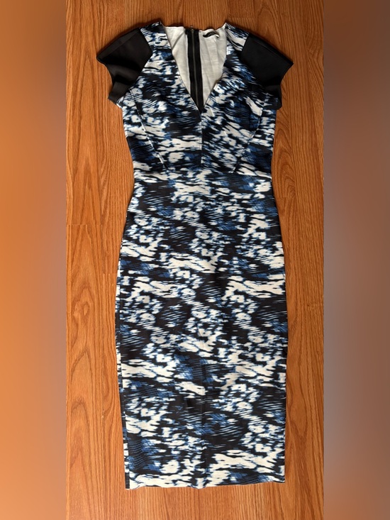 Zara Dresses & Skirts - Zara Blue V Neck Bodycon White, Black & Blue Printed Midi Sheath Dress Small